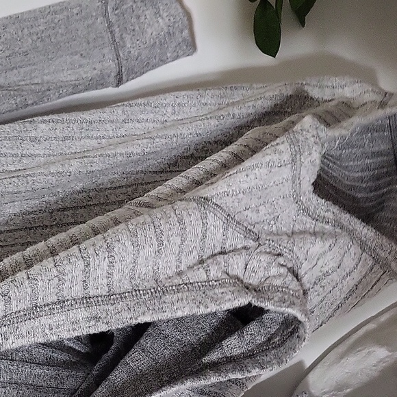 A & F Gray Hooded Sleepwear Romper One Piece Shorties - Picture 6 of 8